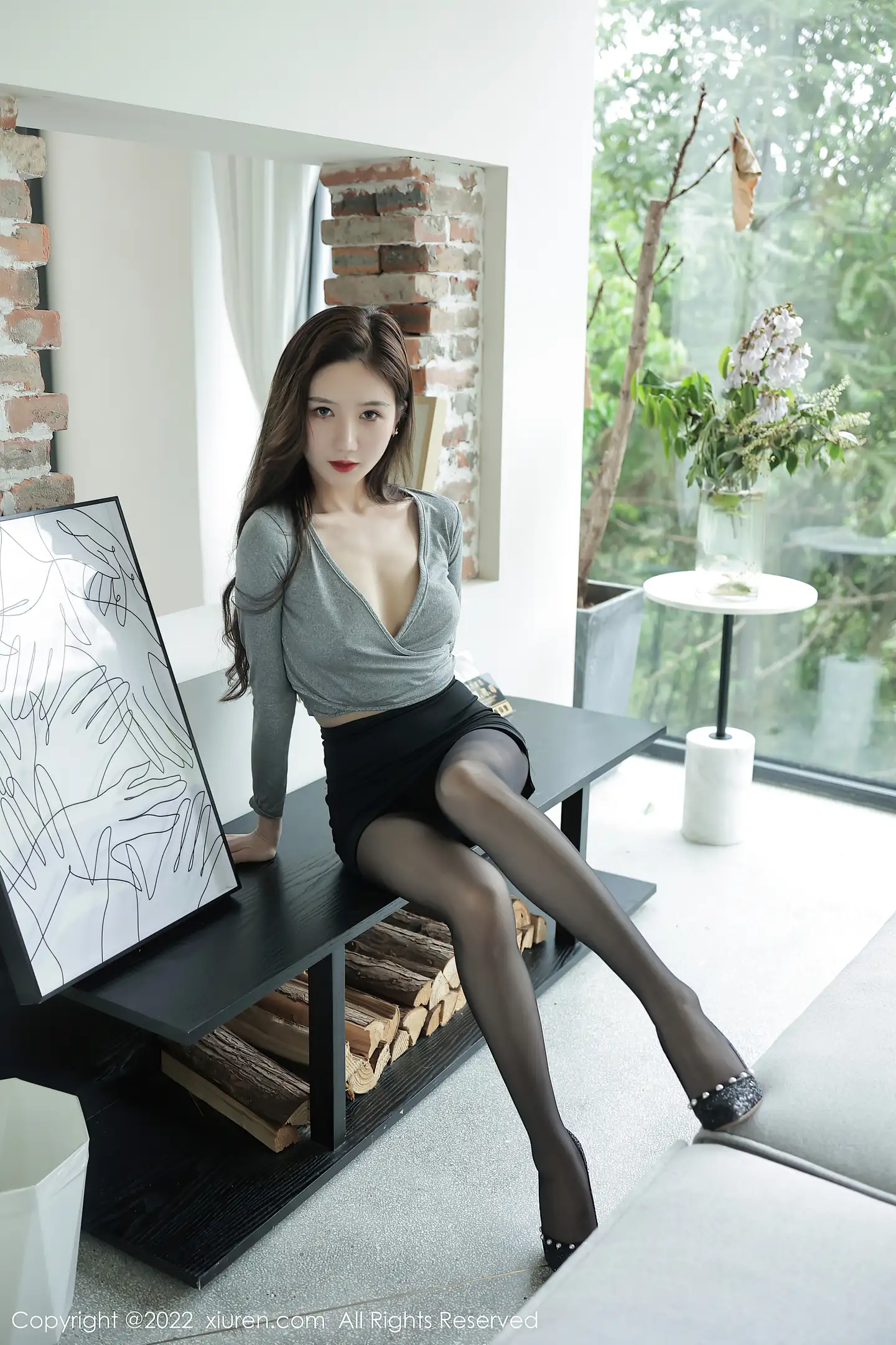 图片[6]-[XiuRen秀人网]VOL.5082 模特古月小同学性感灰色收身衣配无内黑丝裤袜秀翘臀诱惑写真47P-秀人网官方网站